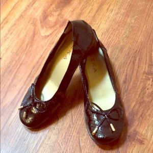 Eneka Round Toe Wedge Heel Black Shoes
